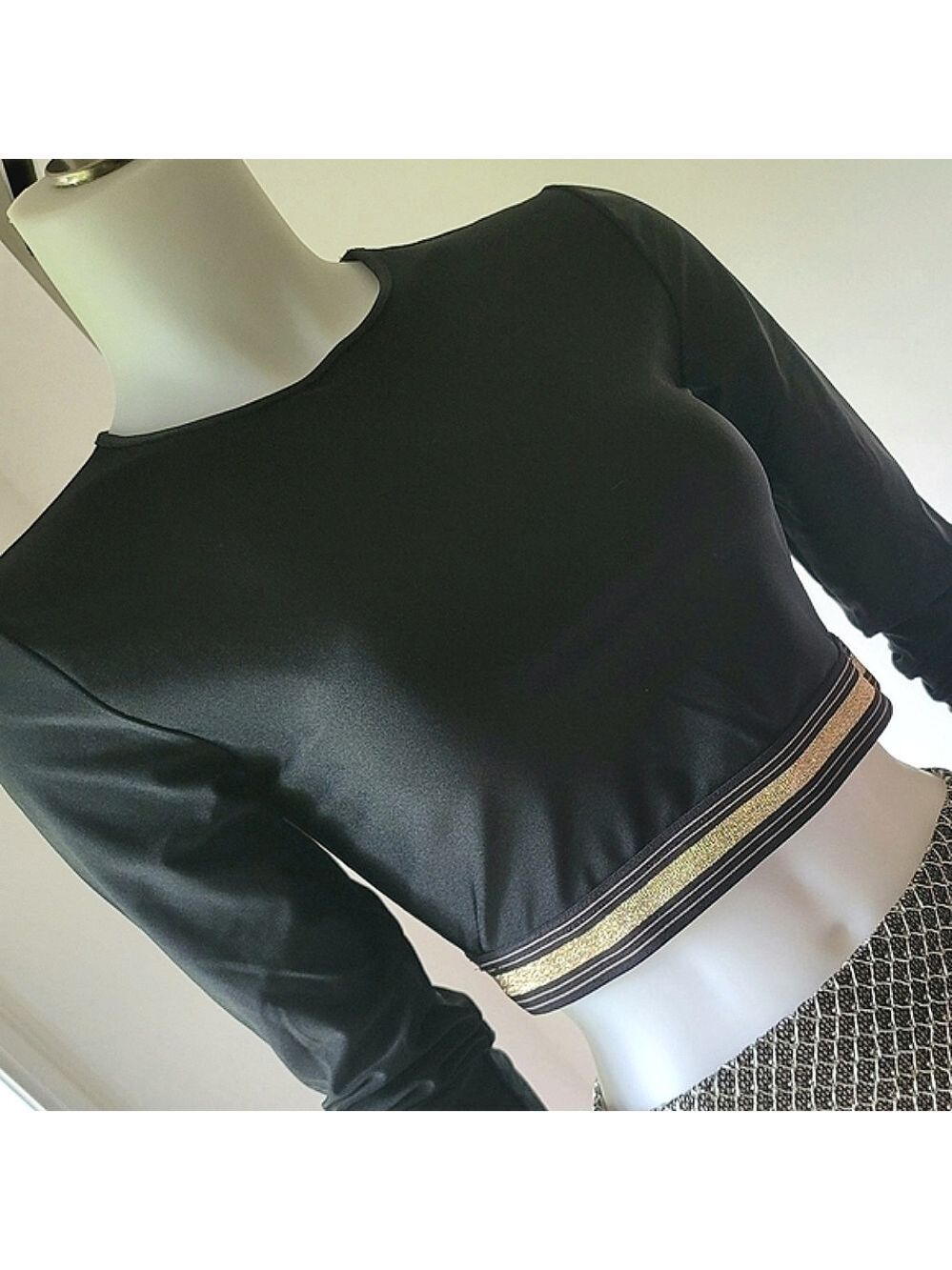 Forever 21 Long Sleeve Crop Top Size M
